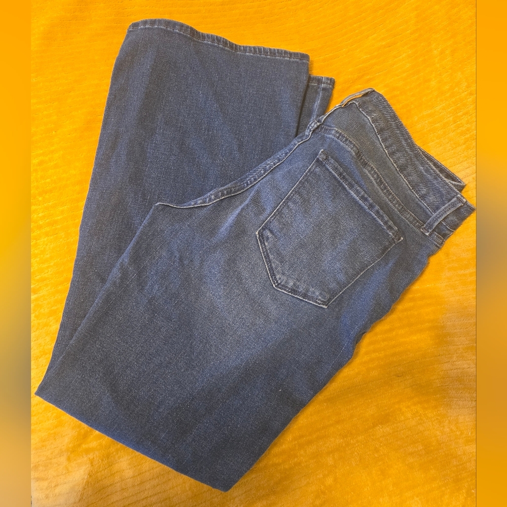 Old Navy High-Rise Wow Flare Jeans in Dark Blue